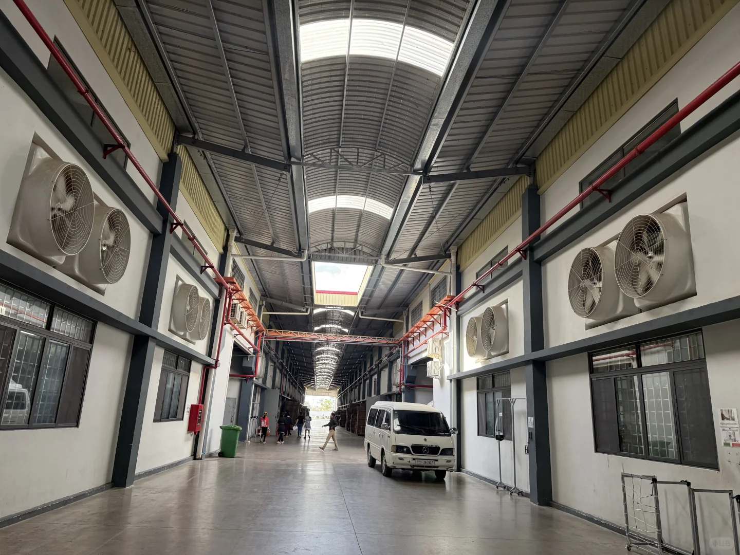 柬埔寨服装厂的日常