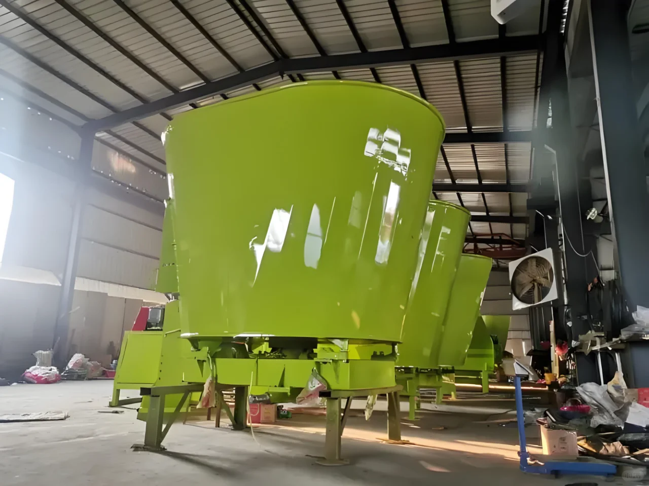 养牛人如何正确选择适合自己牛场的TMR？