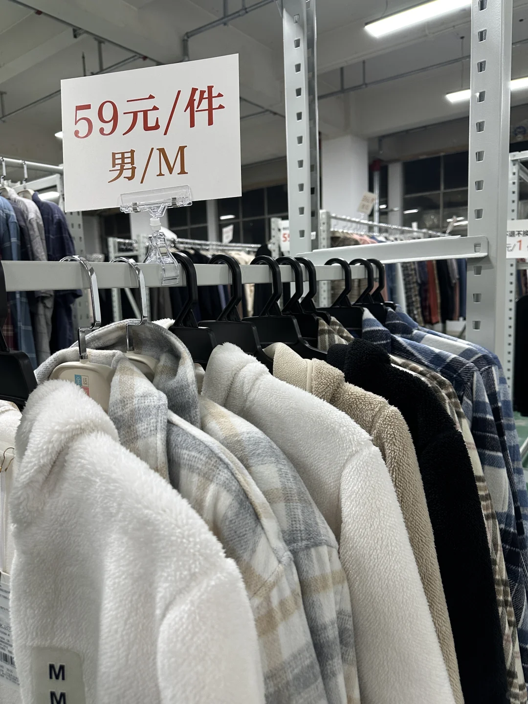 下班路过发现了宝藏服装工厂店！
