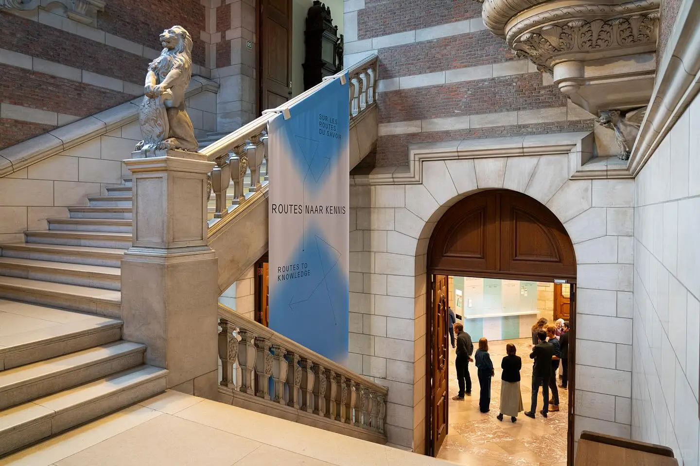 鲁汶必冲！87 米钟楼图书馆的文艺复兴风