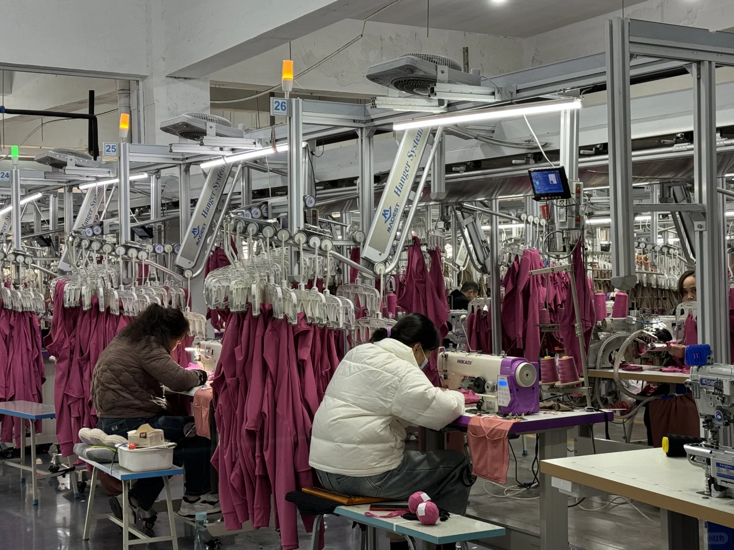 年产三千万件的瑜伽服工厂