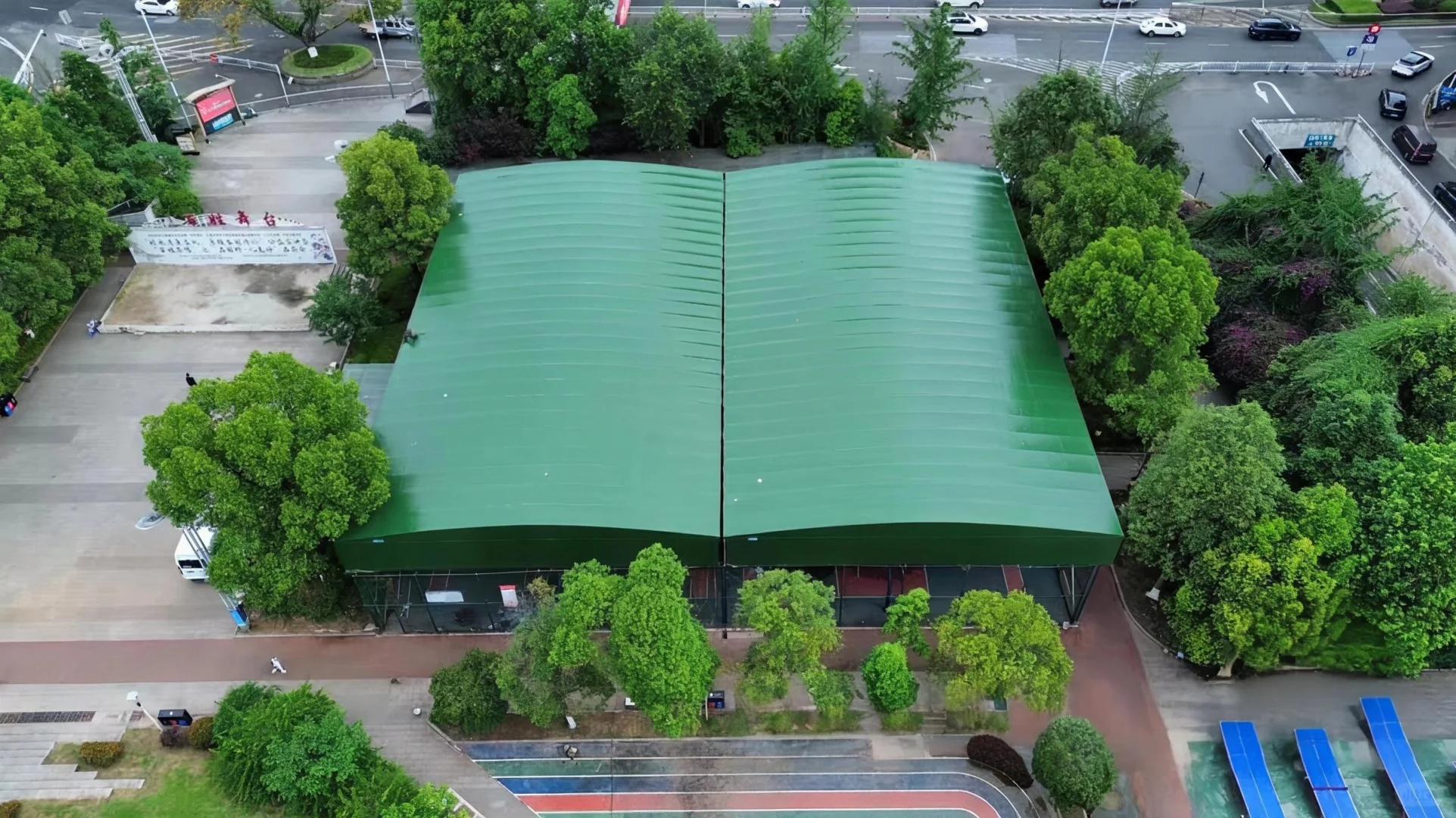 球场雨棚轨道雨棚电动伸缩雨蓬活动雨篷帐篷