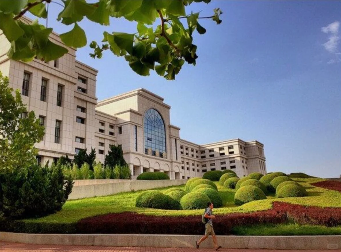 大连大学图书馆介绍