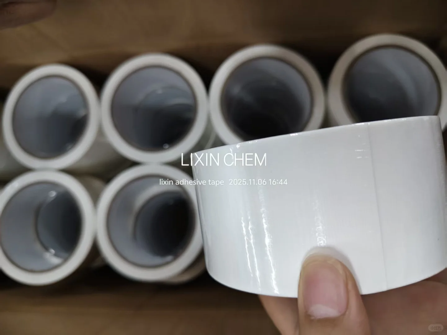 棕色加强布基胶带，红色热熔胶，防水密封！