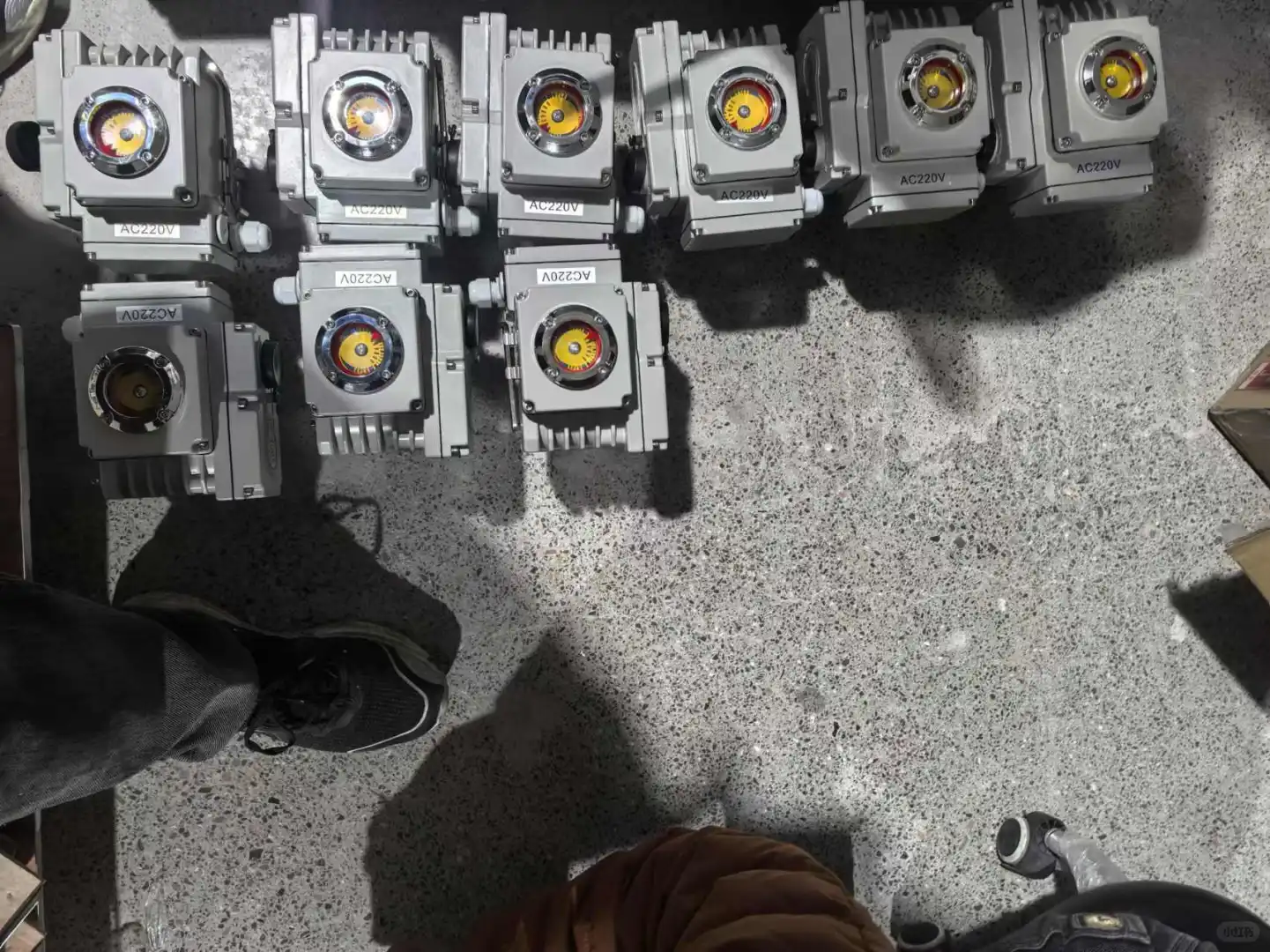 部分回转电动执行器到底选精小型还是q型？