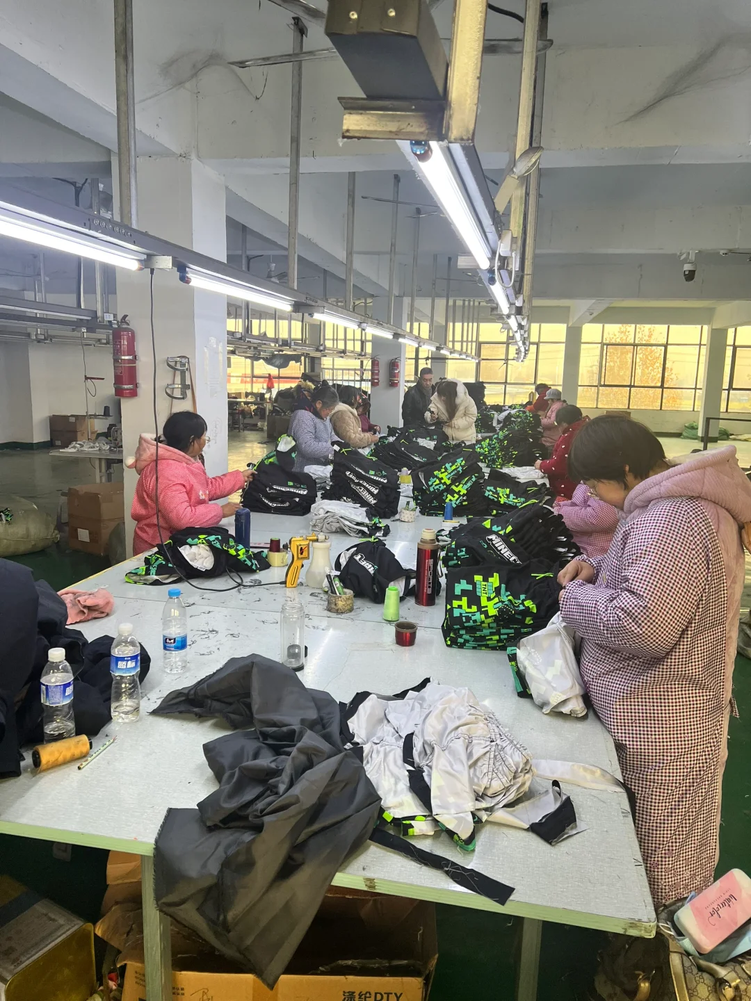 参观老婆家的服装厂,消费降级难道是蓝海