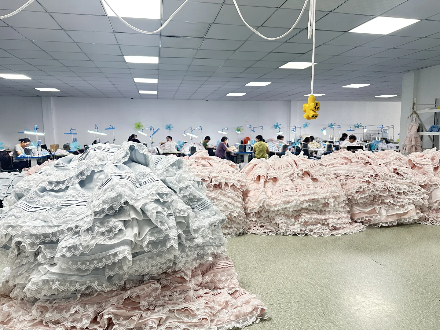 洛丽塔工厂日常,等待整烫?