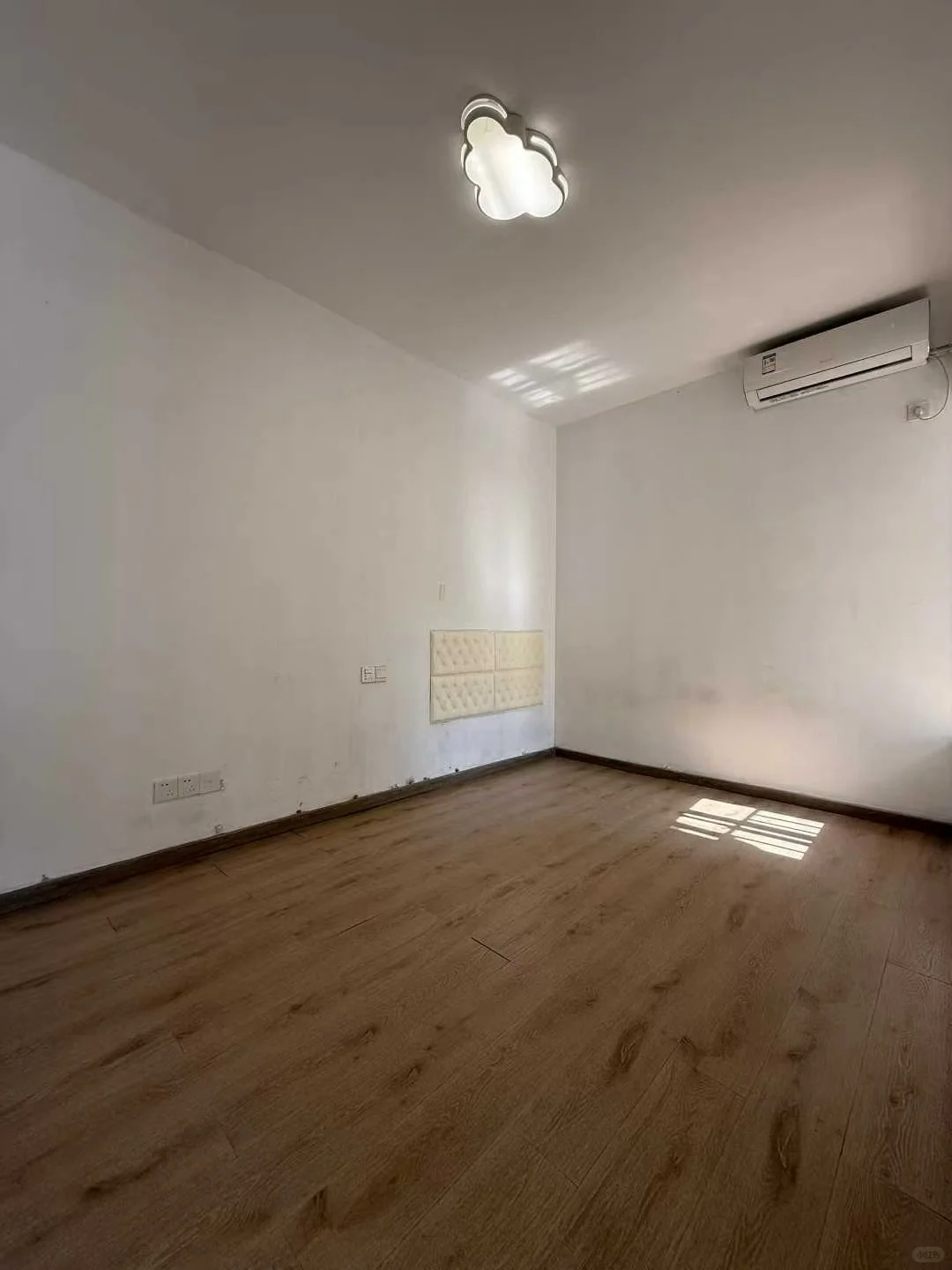 银湖半山精装两房超大阳台车位充足可看房