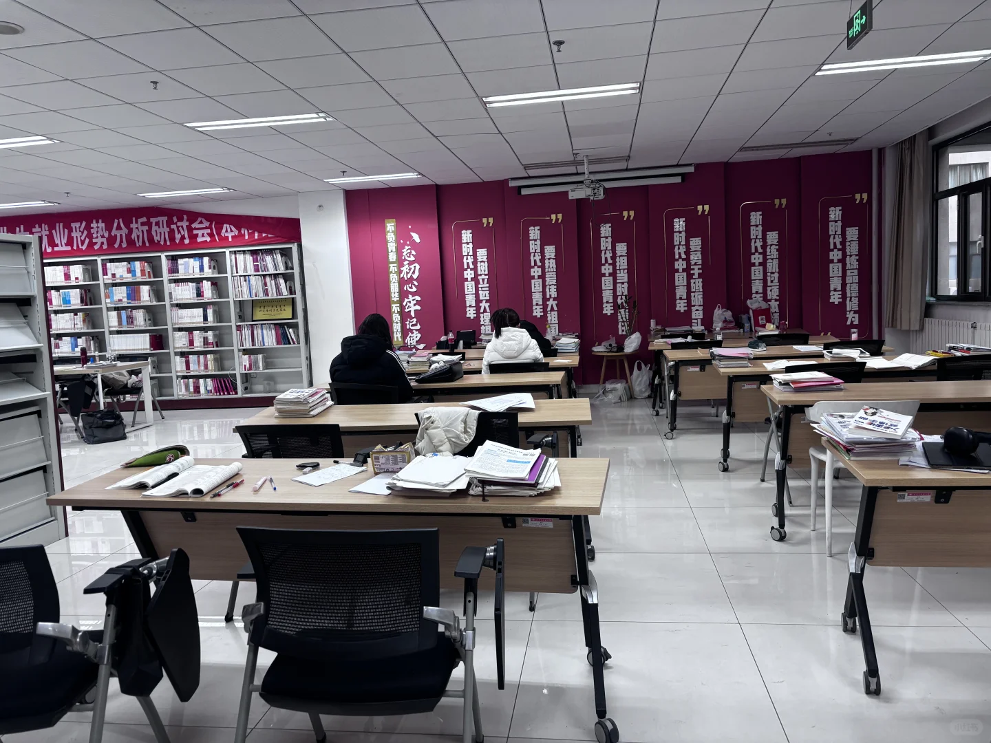 求问：内蒙古科技大学图书馆一楼这个自习室