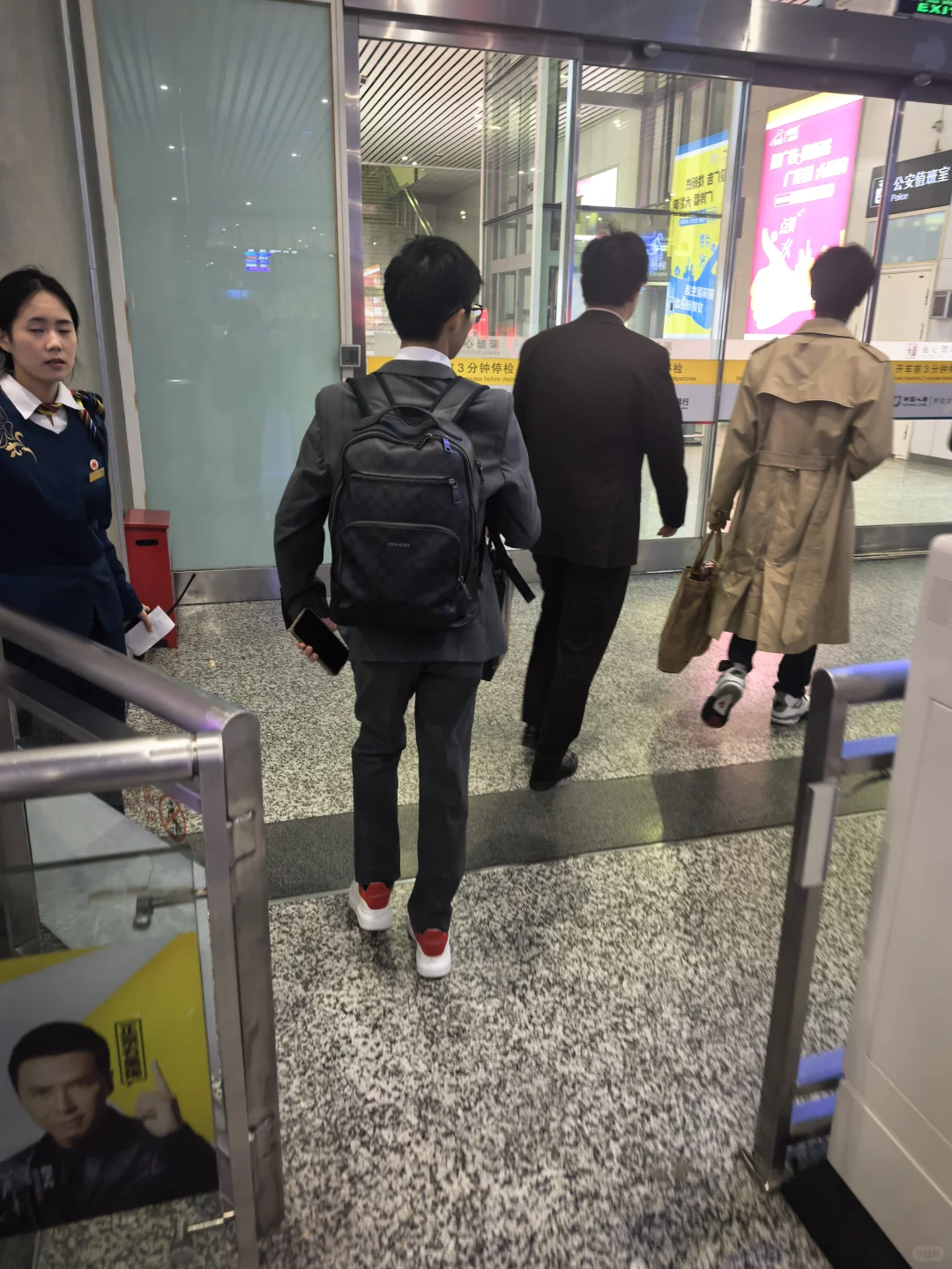 今天大学图书馆10点打铃 我想起了高中