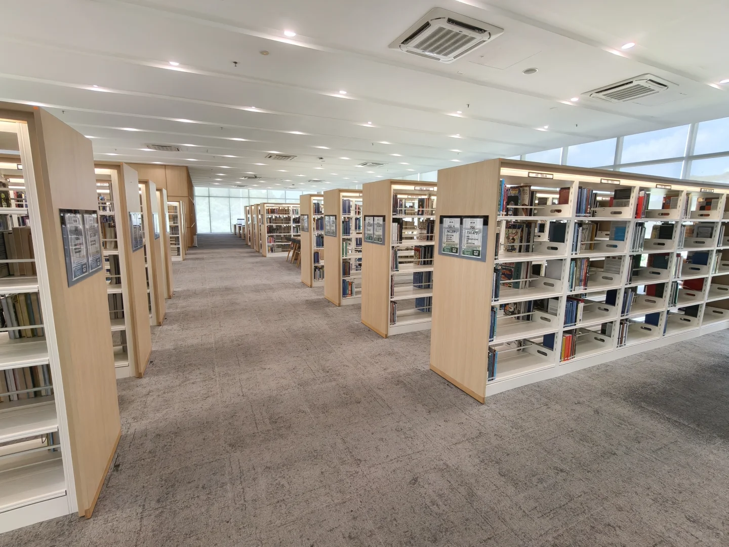 诗巫的州立图书馆原来那么先进！