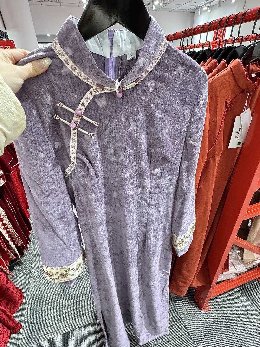 北京2000㎡的服装工厂！衣服均价80太牛了。。