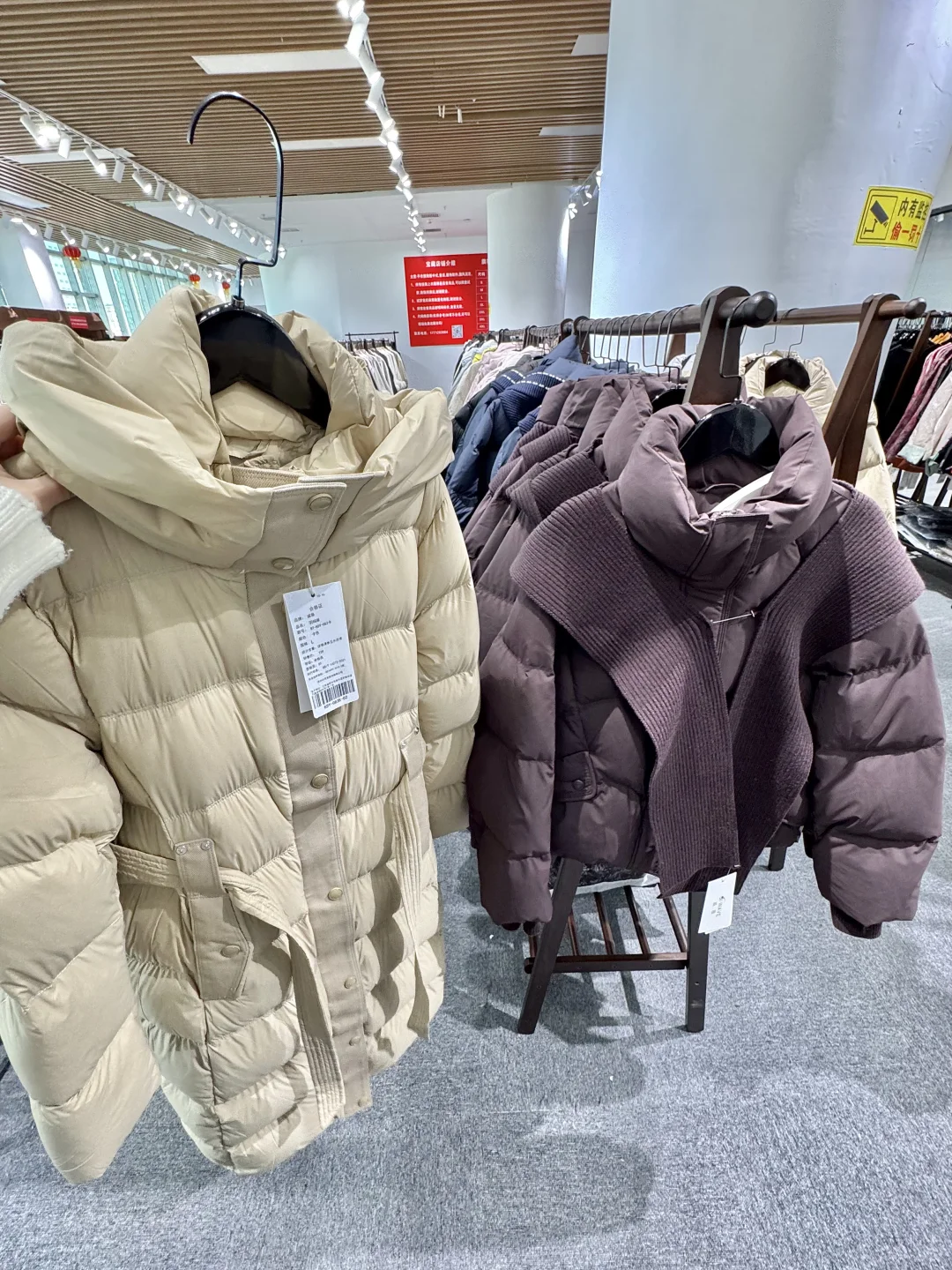 北京2000㎡的服装工厂！衣服均价80太牛了。。