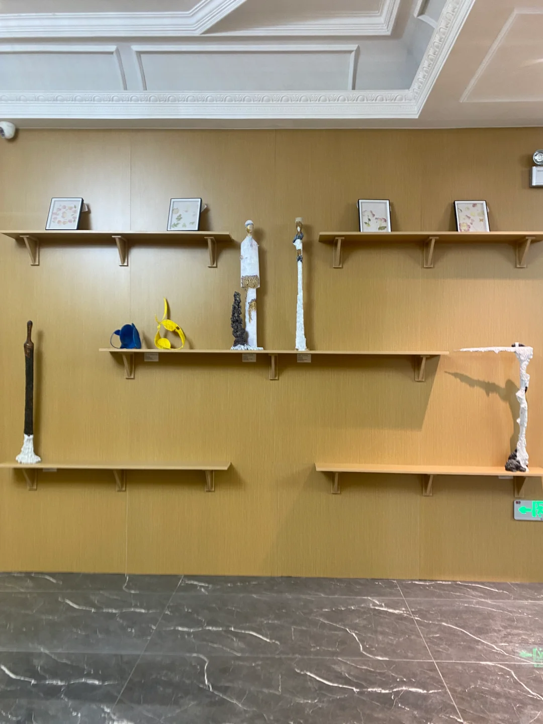 学校的图书馆真的好好看????