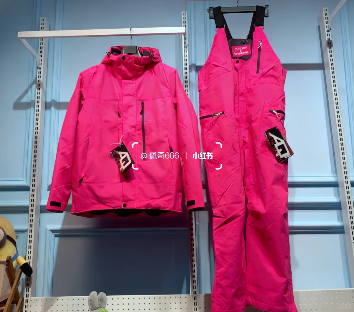 原先九百多的滑雪服套装现半价拿下工厂保本