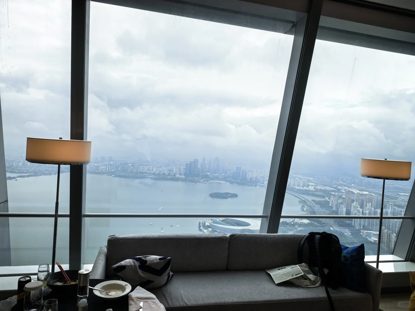 今天大学图书馆10点打铃 我想起了高中