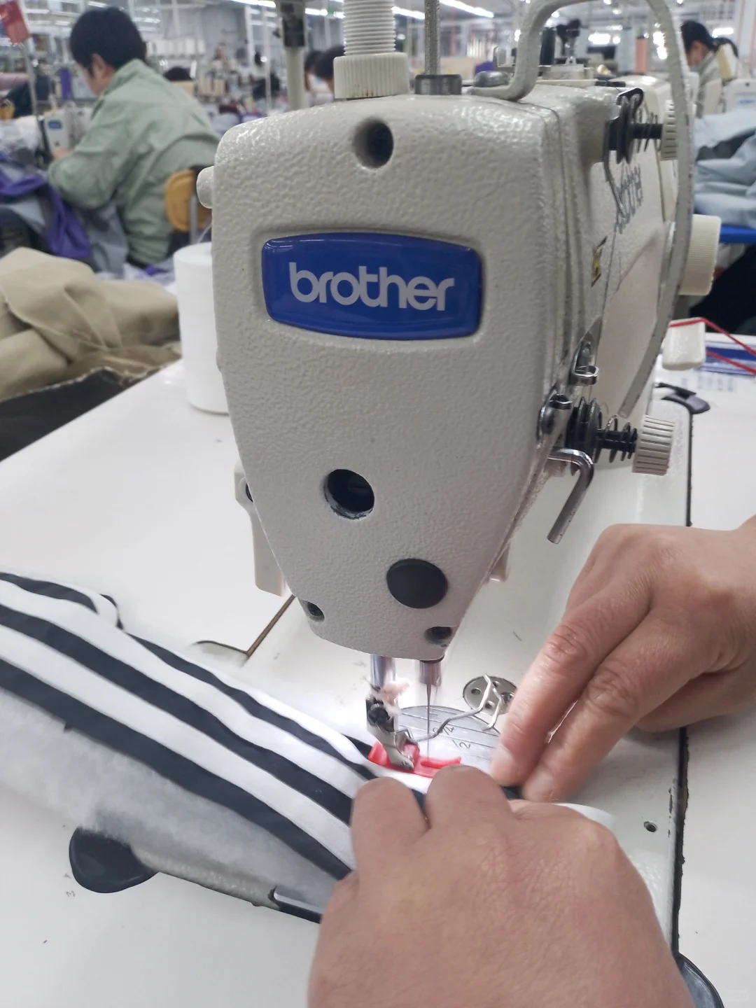 服装工厂的样品室是脸面