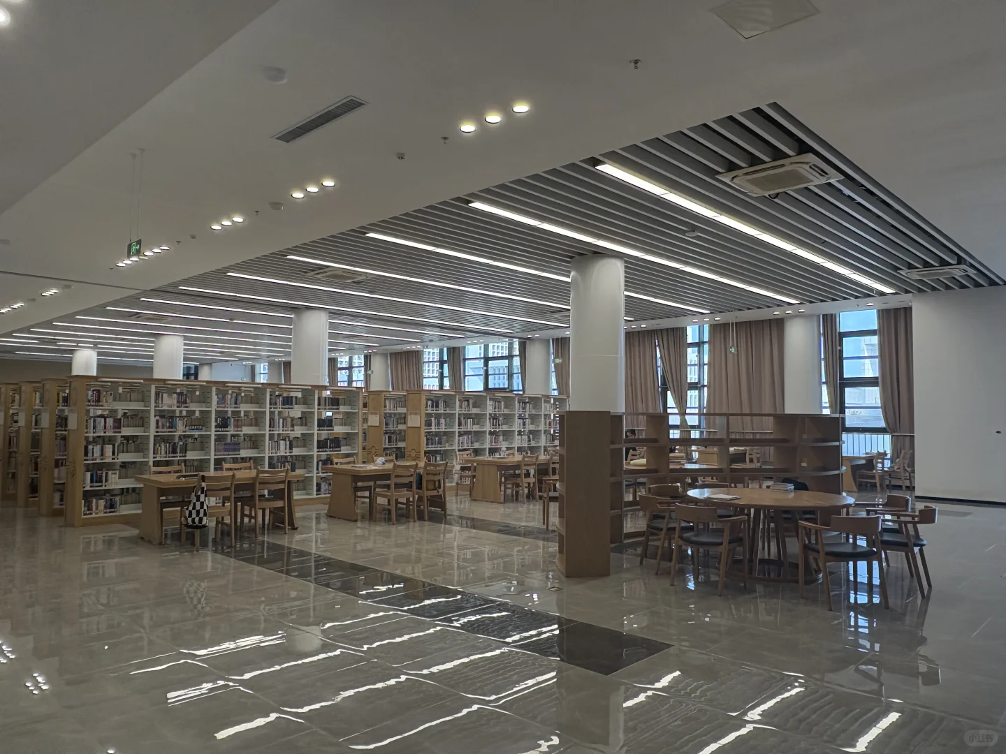 烟大图书馆好气派