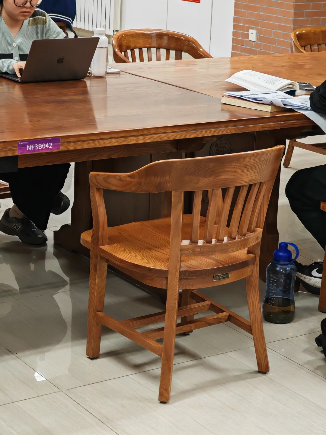 半年来第一次进图书馆就待到闭馆