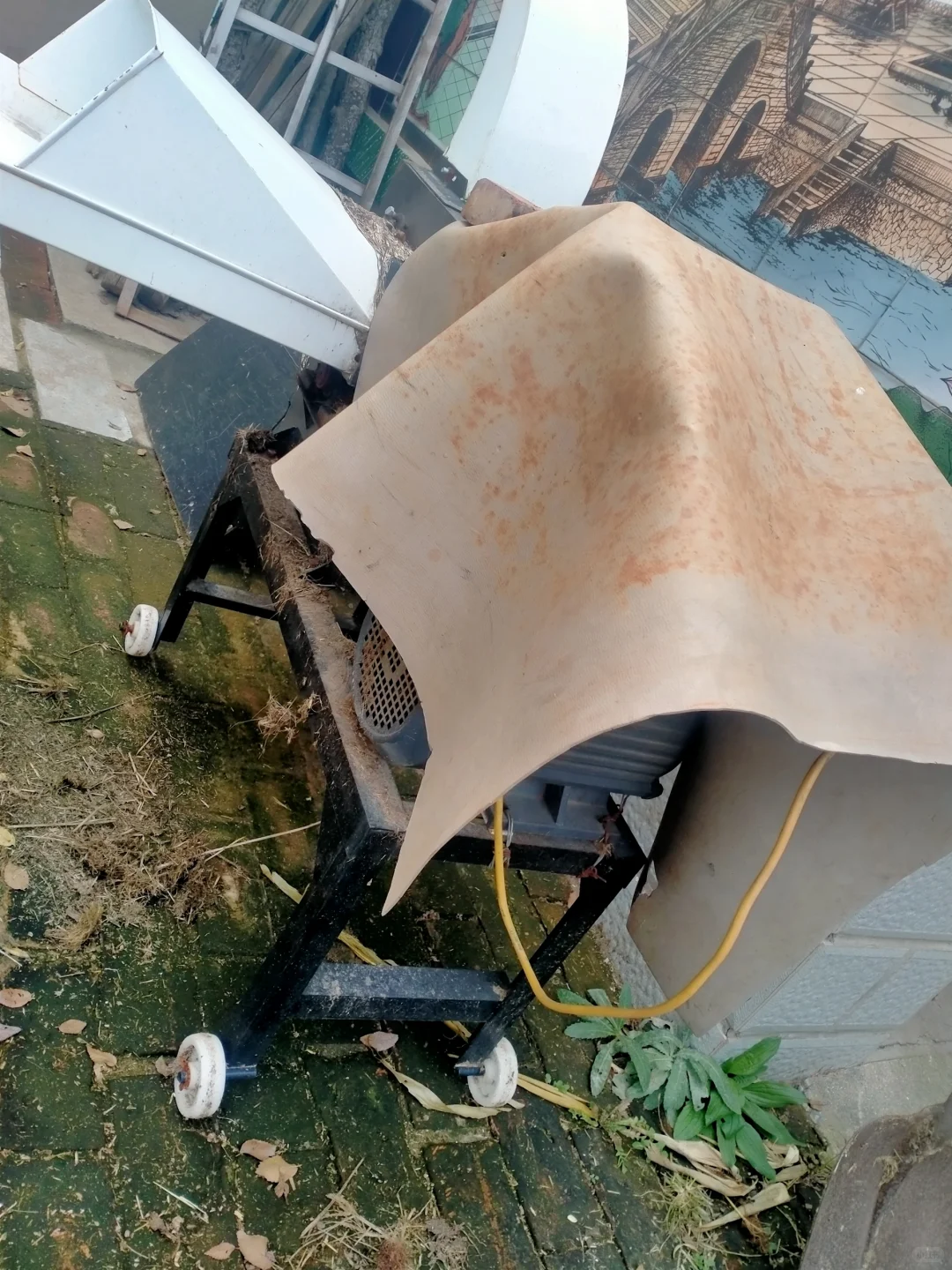 用了一个夏季的铡草机，需要的自取，便宜！