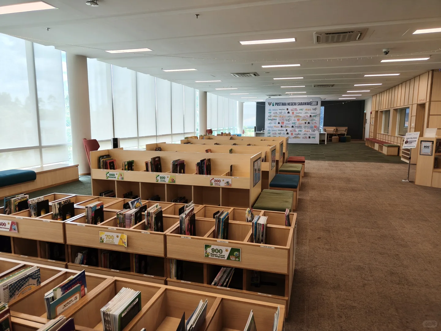 诗巫的州立图书馆原来那么先进！