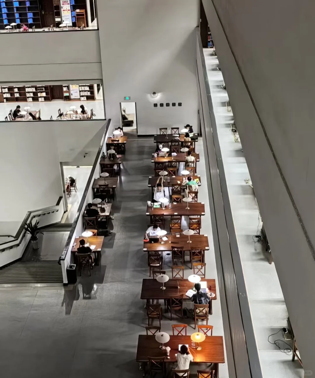 当你走进西大图书馆，你就会发现……