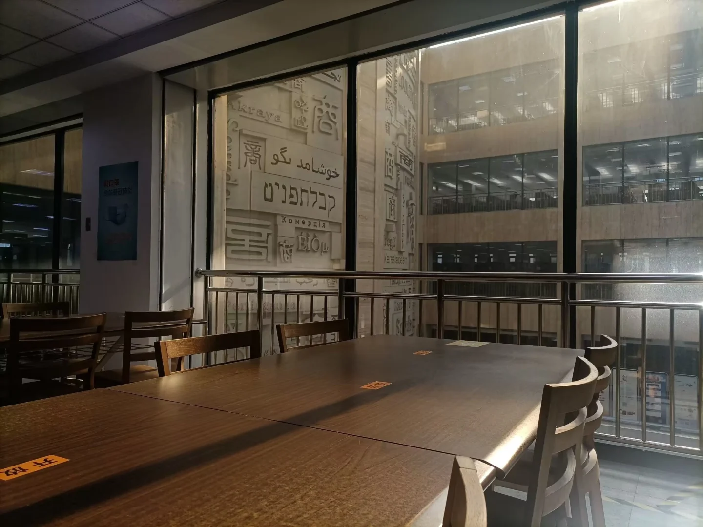 天津商业大学图书馆怎么进？