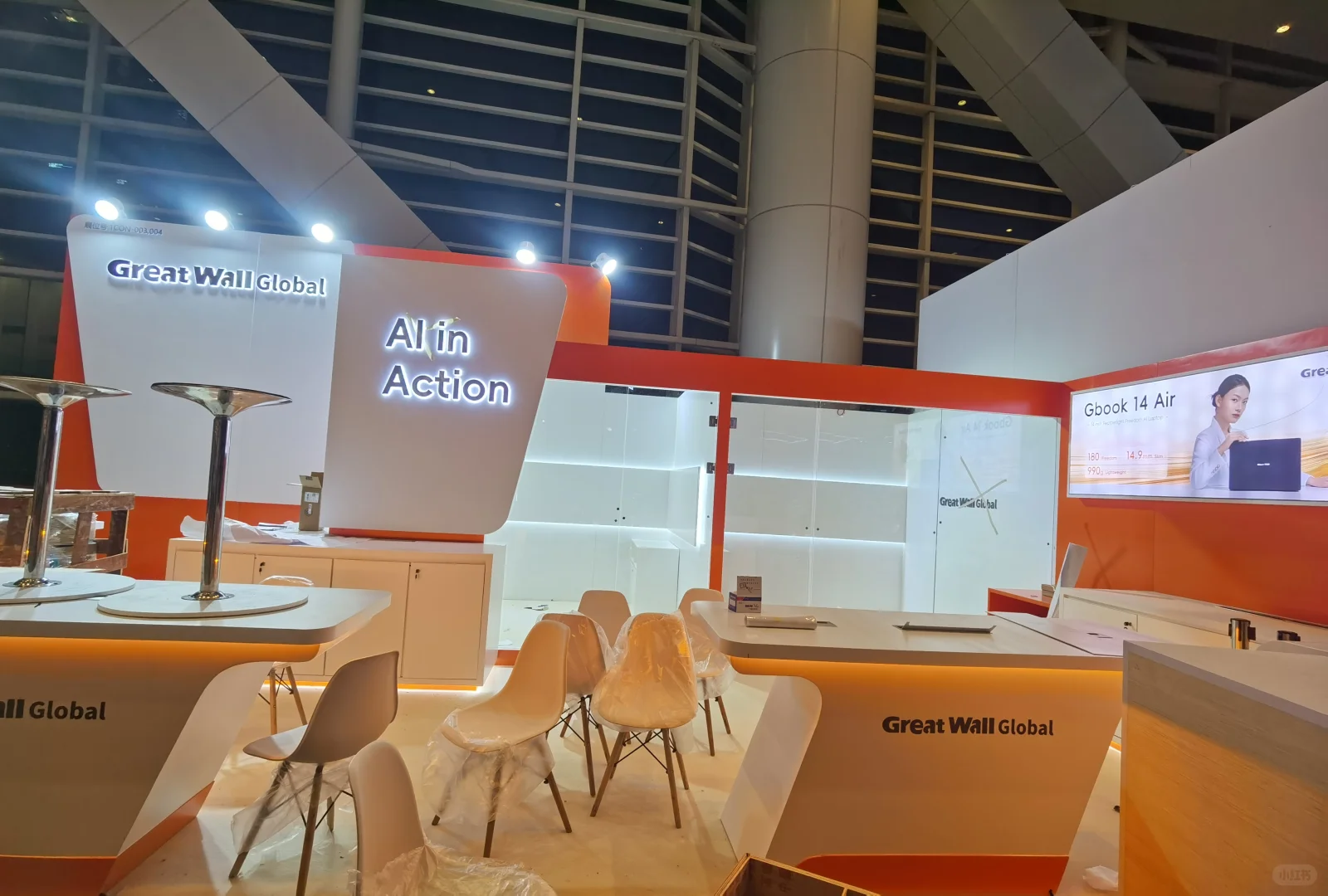 ??香港展 |最新简约橙色展台设计搭建