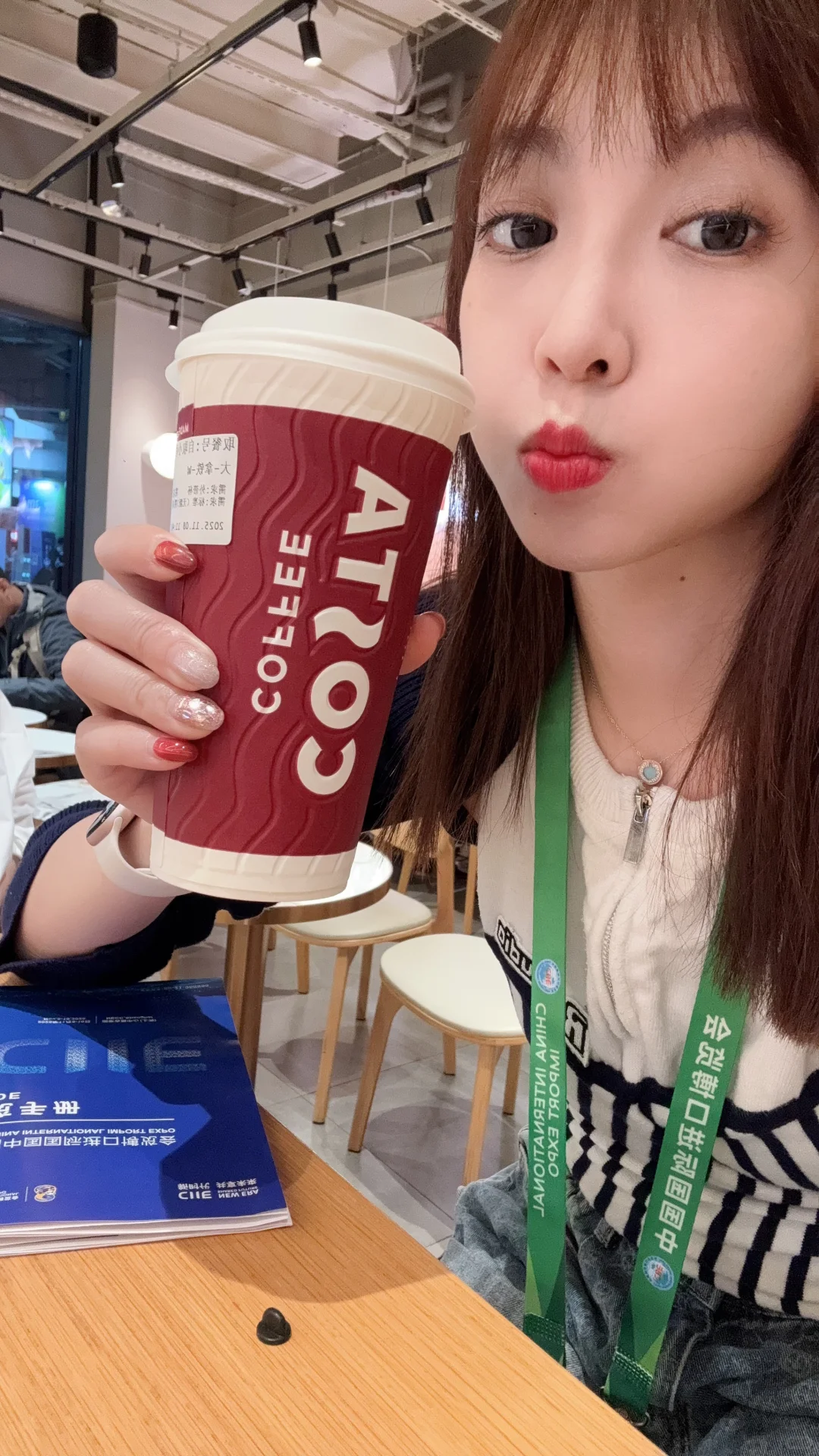 今日文案：看了个展?️