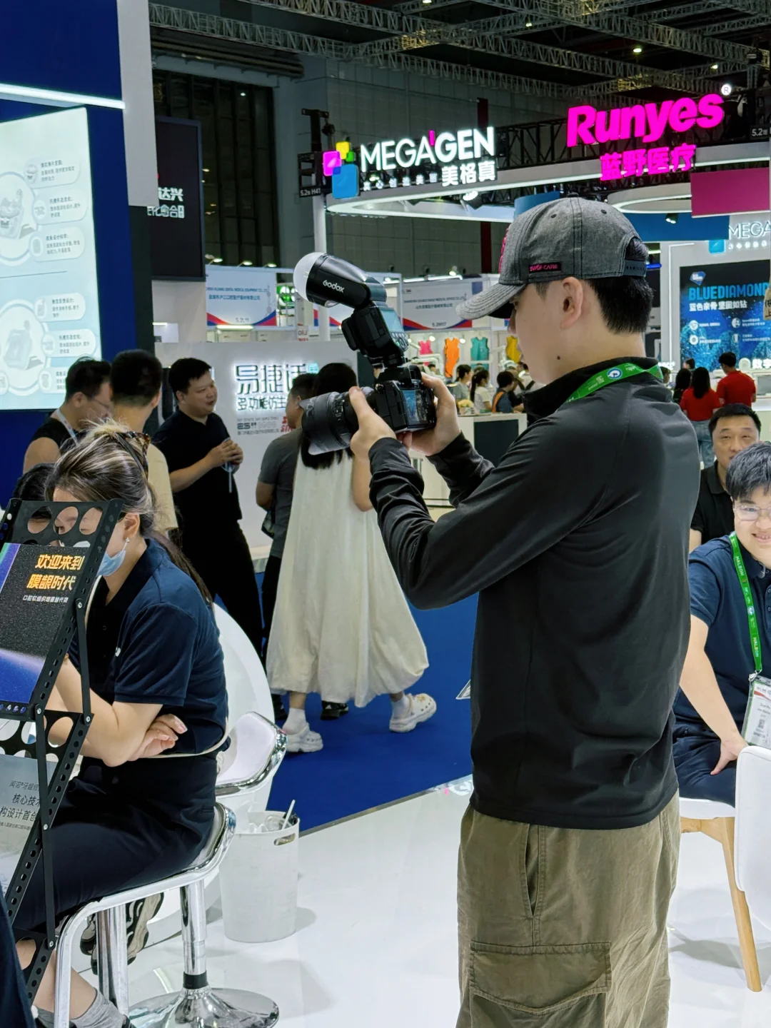 展会拍摄时的工作照｜展览展会拍的够够的了