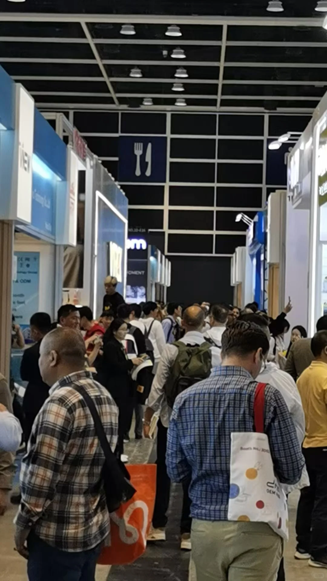 香港贸发局春季电子展开展第1天