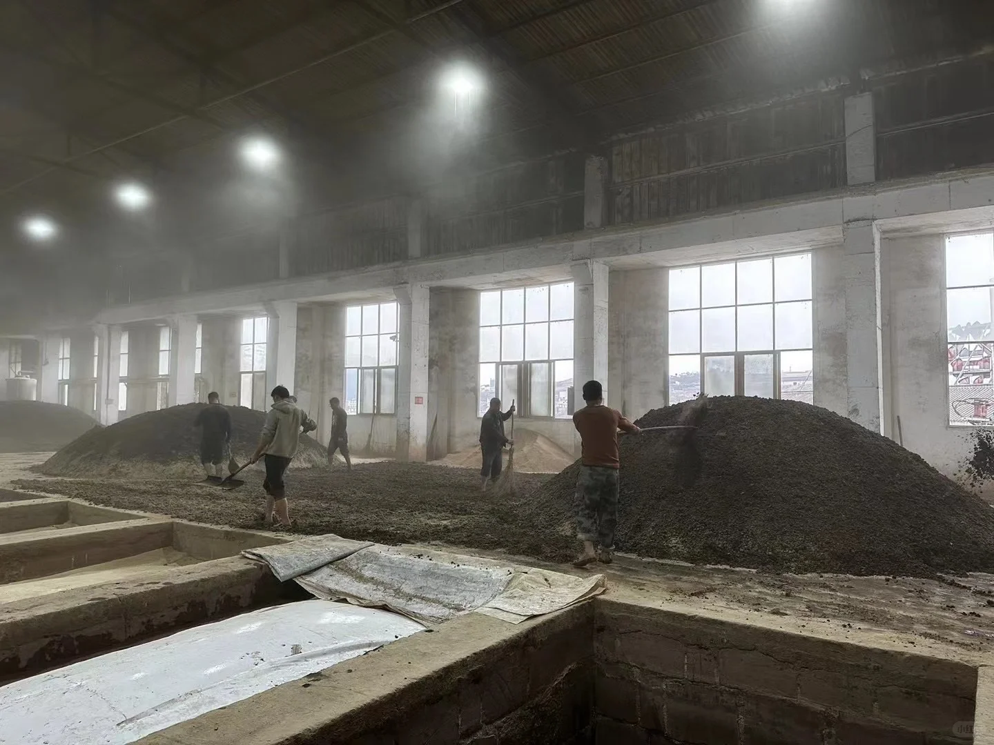 酿酒车间，包装车间，酒库