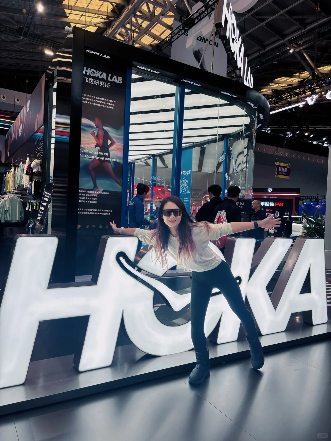 上马体博会的HOKA展台人也太多了吧！
