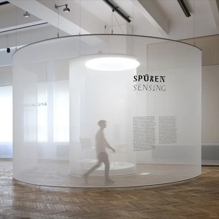 展|除了墙和地面，这个展还能布在哪里？