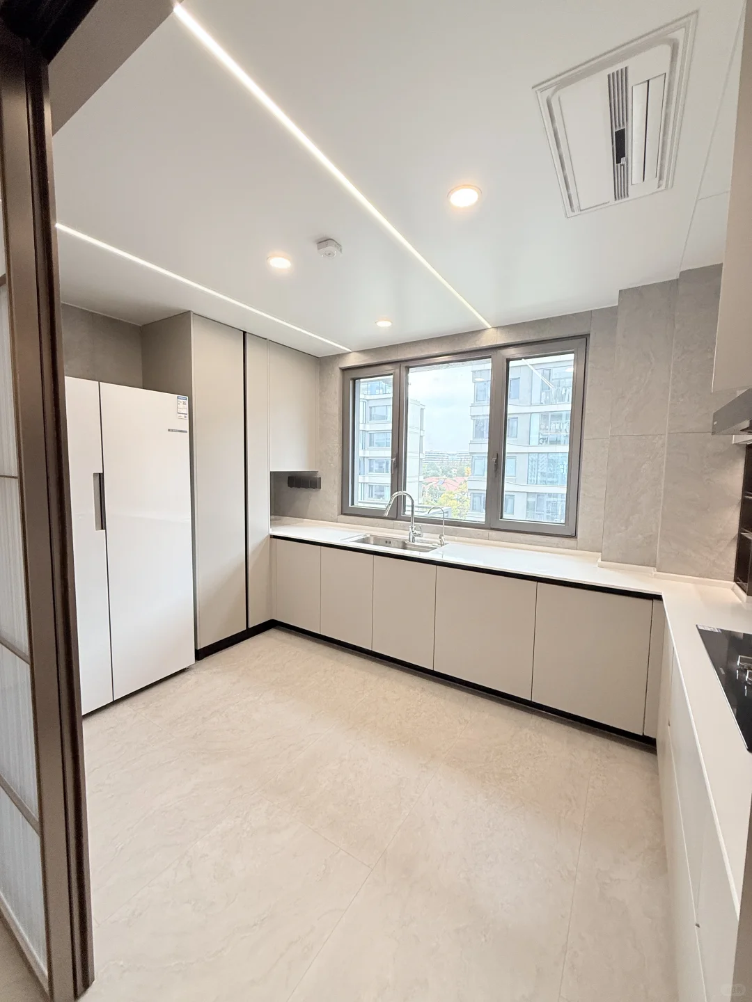 会展旁 一梯一户大平层 4房拎包入住