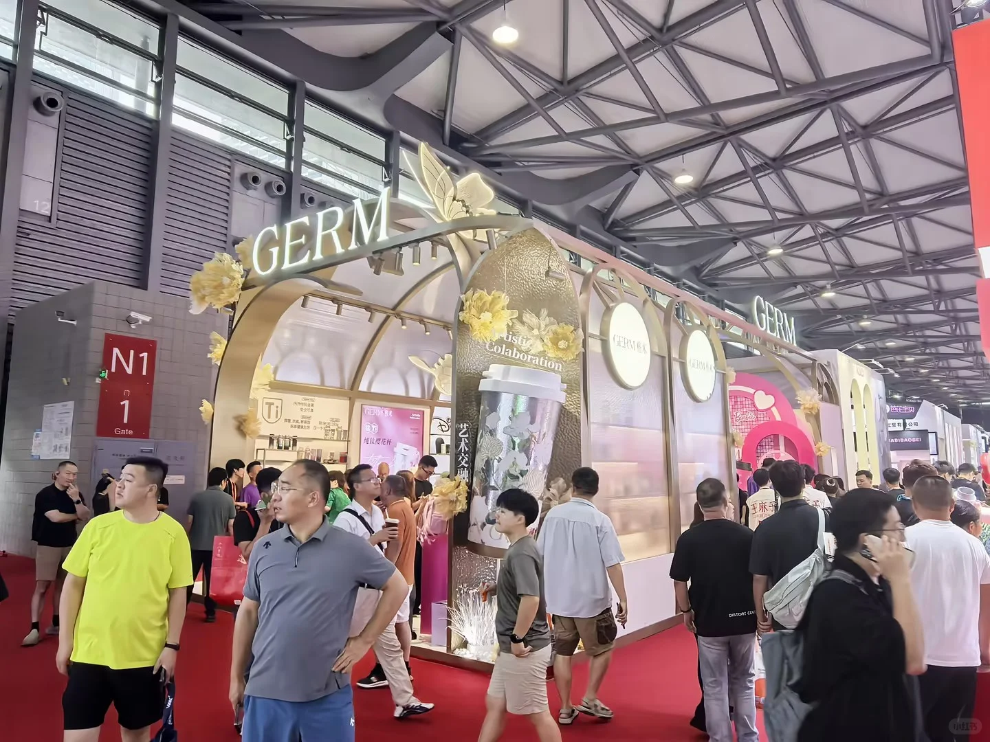 上海百货展今天顺利开展，设计搭建