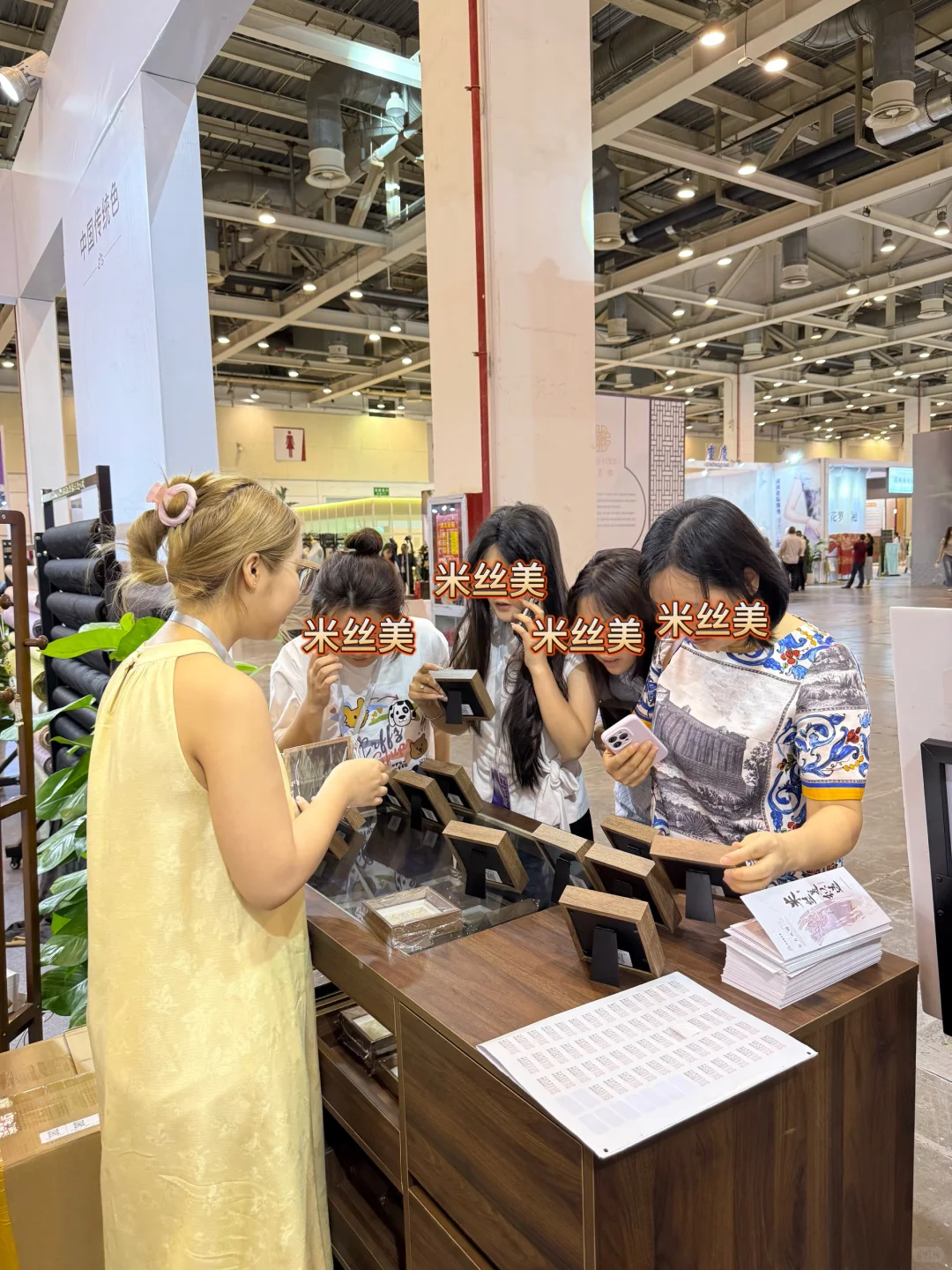 快来场馆来领礼品啦！限量三百份！！