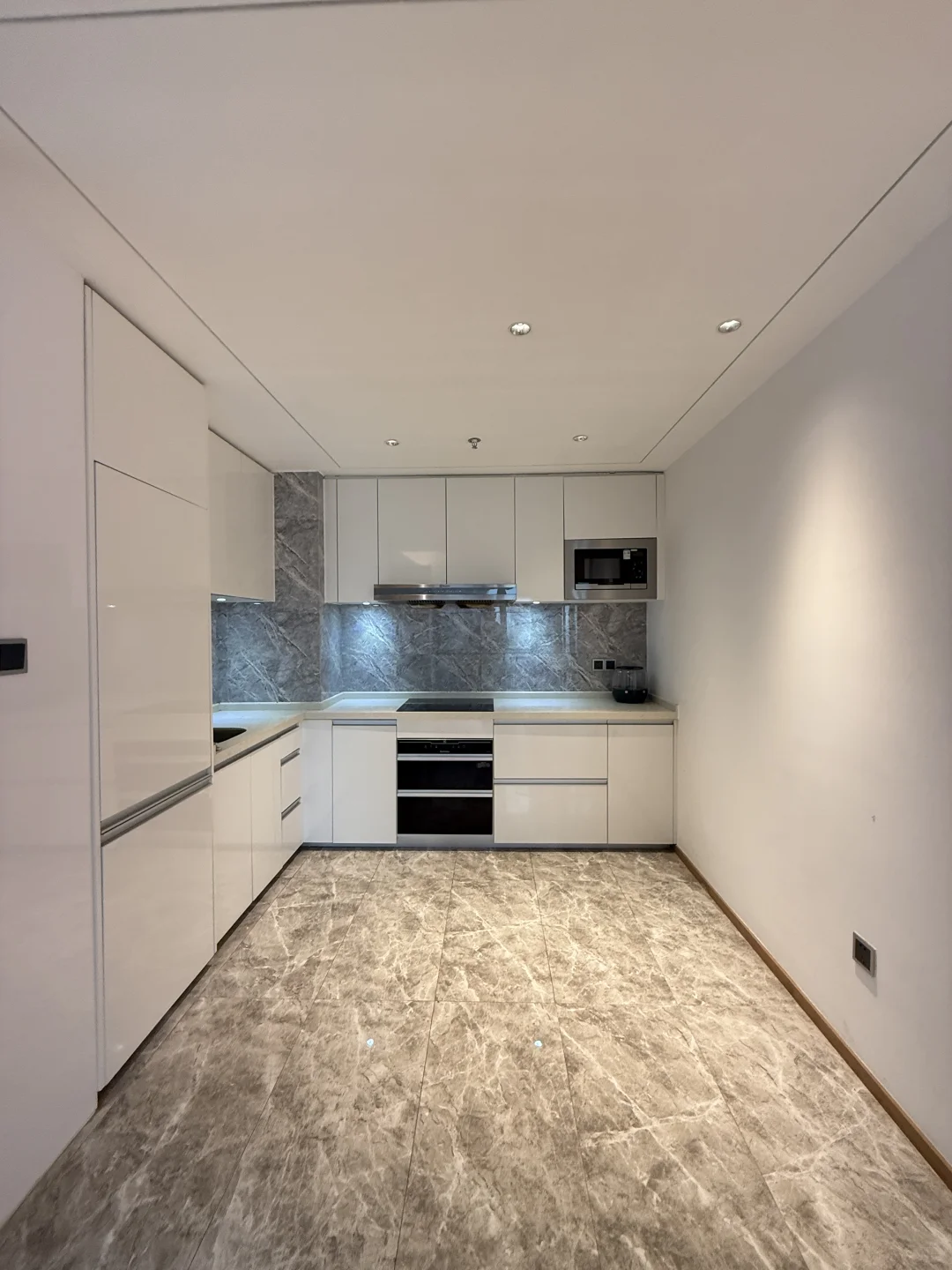 ✨ 会展湾中港85平河景空二房｜正朝南