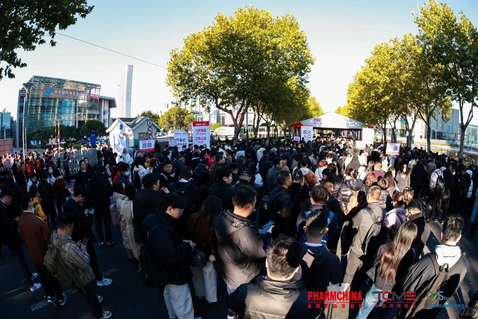 第91届全国药交会开展第二天火爆场面