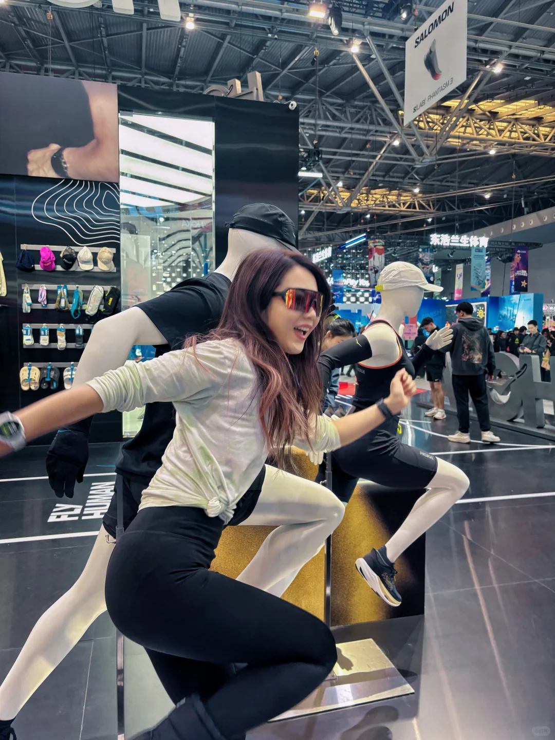 上马体博会的HOKA展台人也太多了吧！