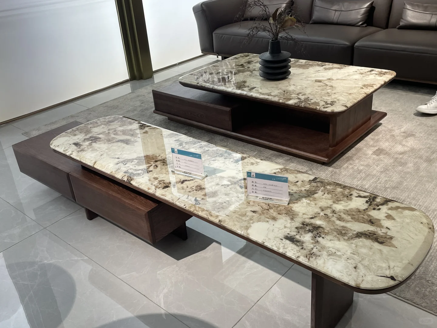 来广州展销会选家具了，价格很给力