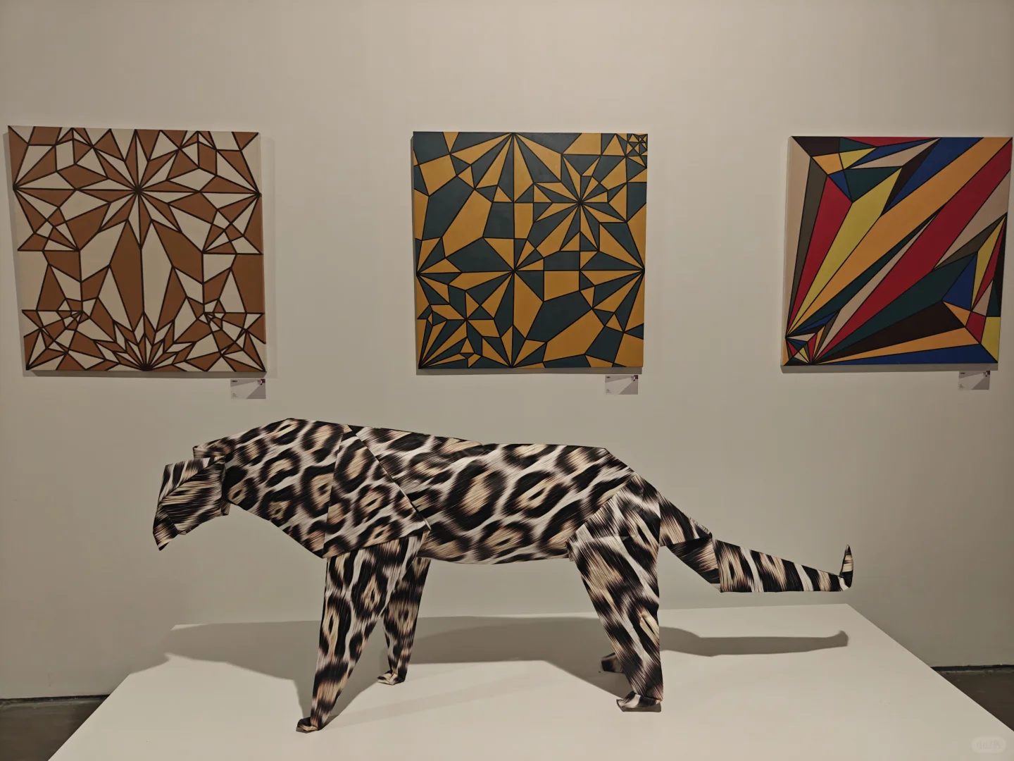 what？纸做的石头??北京新展快冲