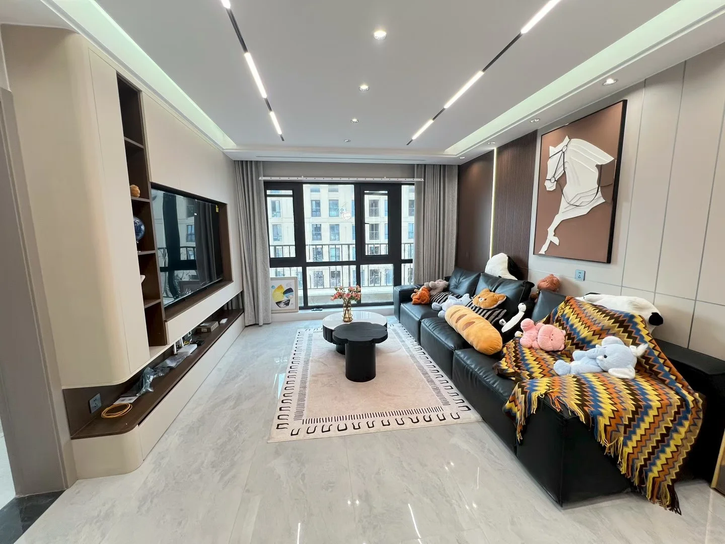 出售红光山会展旁华兵实验1梯1户全屋落地