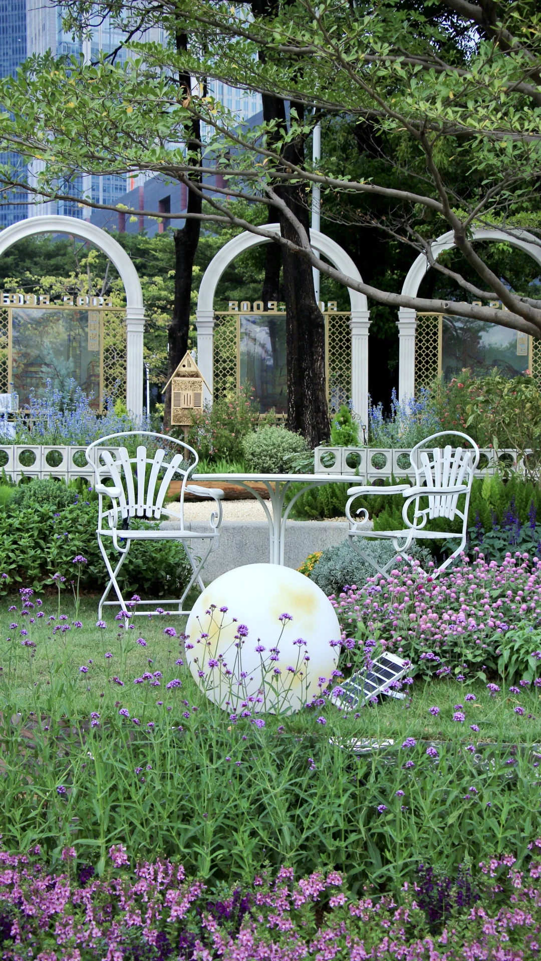 都去拍这个魔幻镜子?真是谁拍谁好看