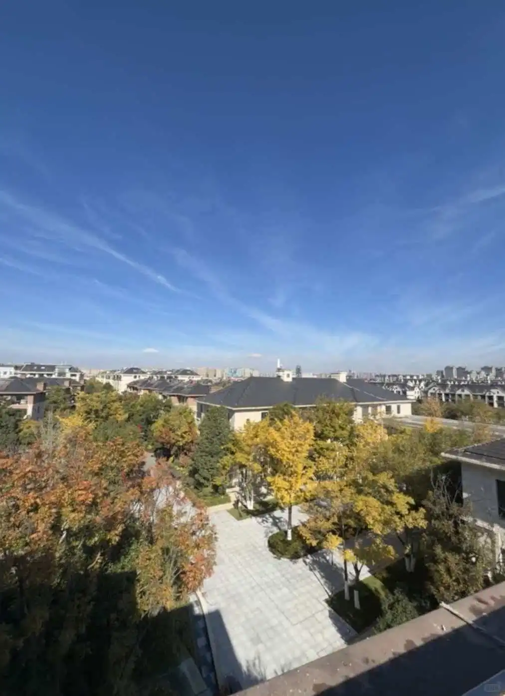 昆明官渡会展片区唯一中空旋转大楼梯，