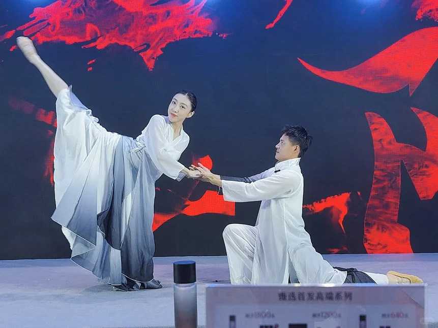 国货｜逛发布会，付款码直接被刷爆?