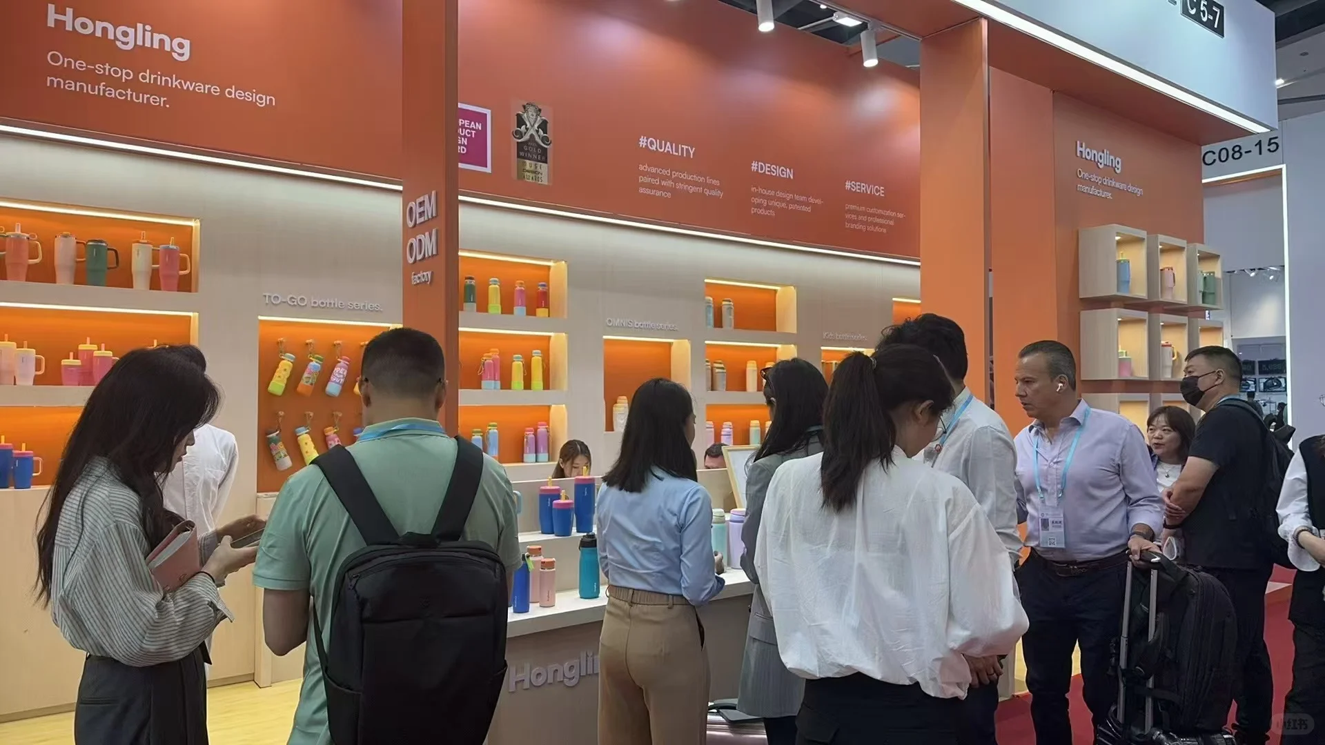 遇到这样的摊位你会进来看看吗？