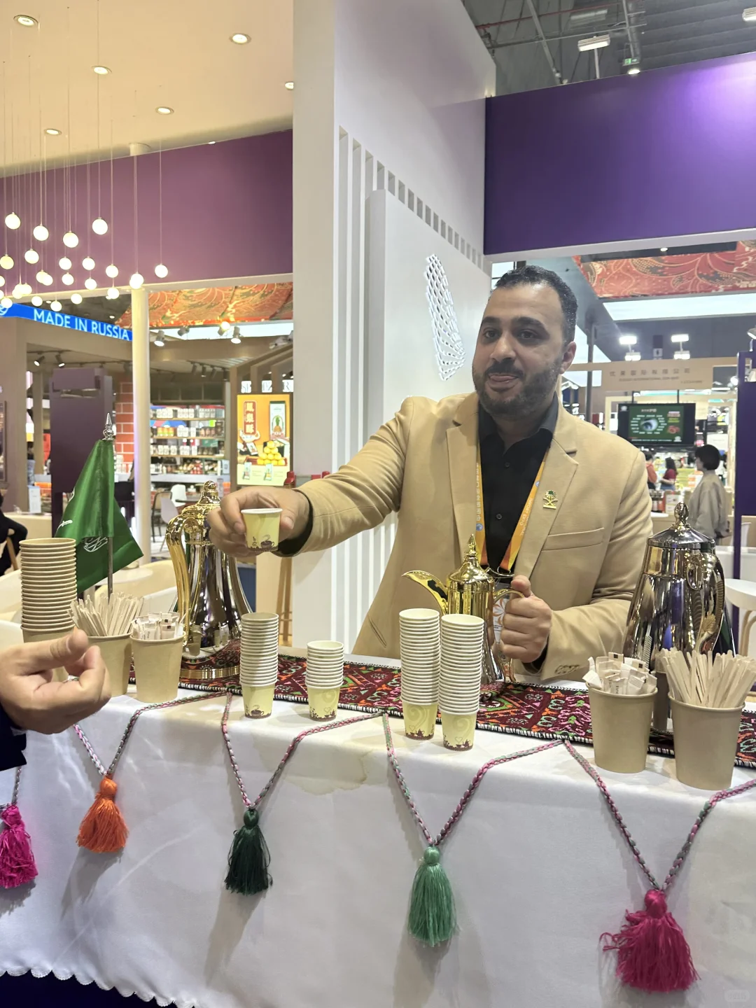 来逛进博会啦 日行两万步?