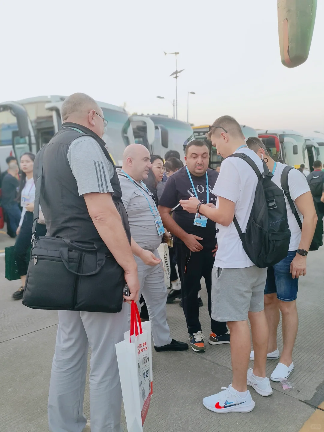 广交会第一天结束了，各位小伙伴们辛苦了