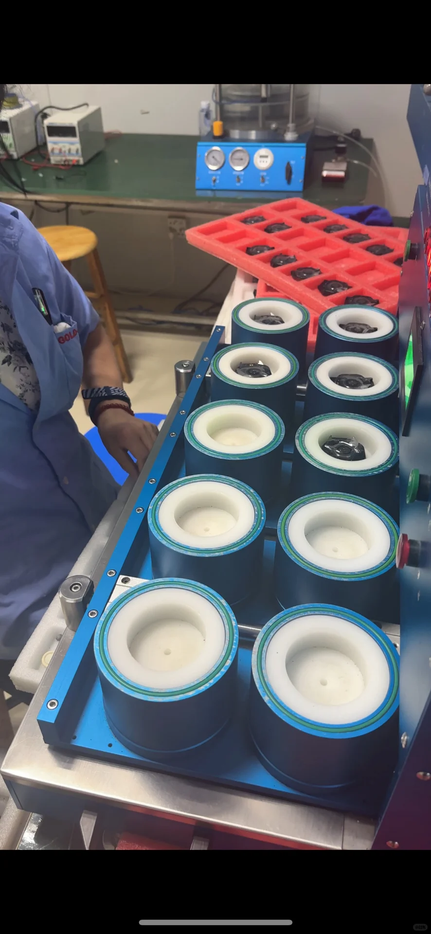 家里有厂 做AI智能穿戴的